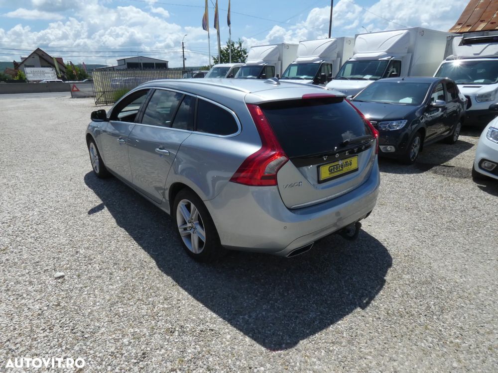 Volvo V60 D6 Plug-In-Hybrid AWD Geartronic Momentum - 5
