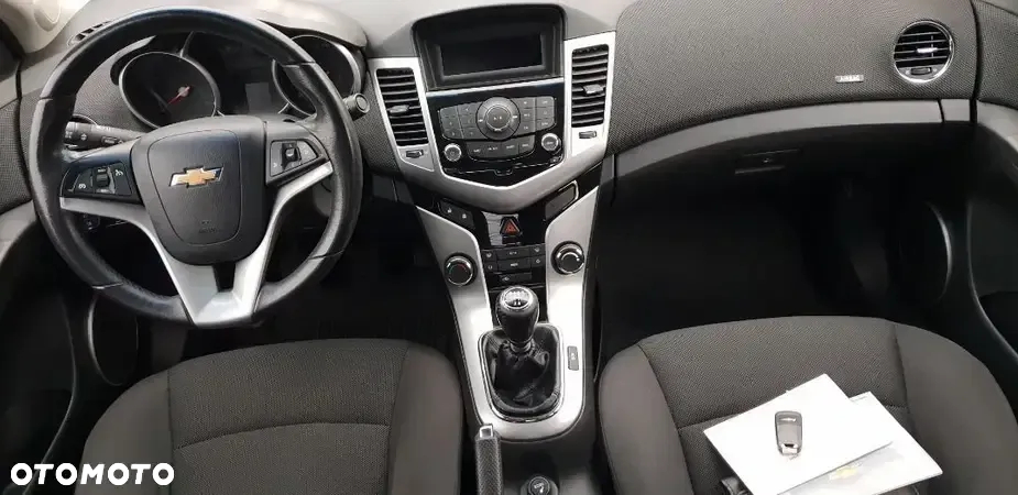 Chevrolet Cruze - 12