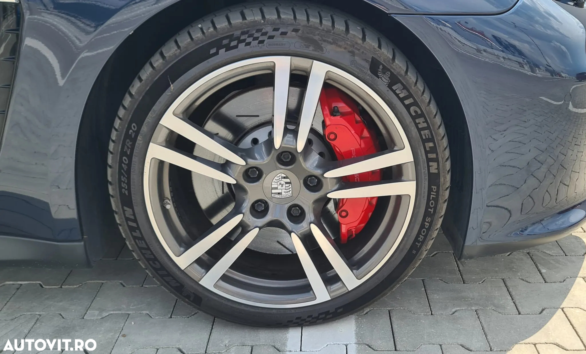 Porsche Panamera GTS PDK - 13