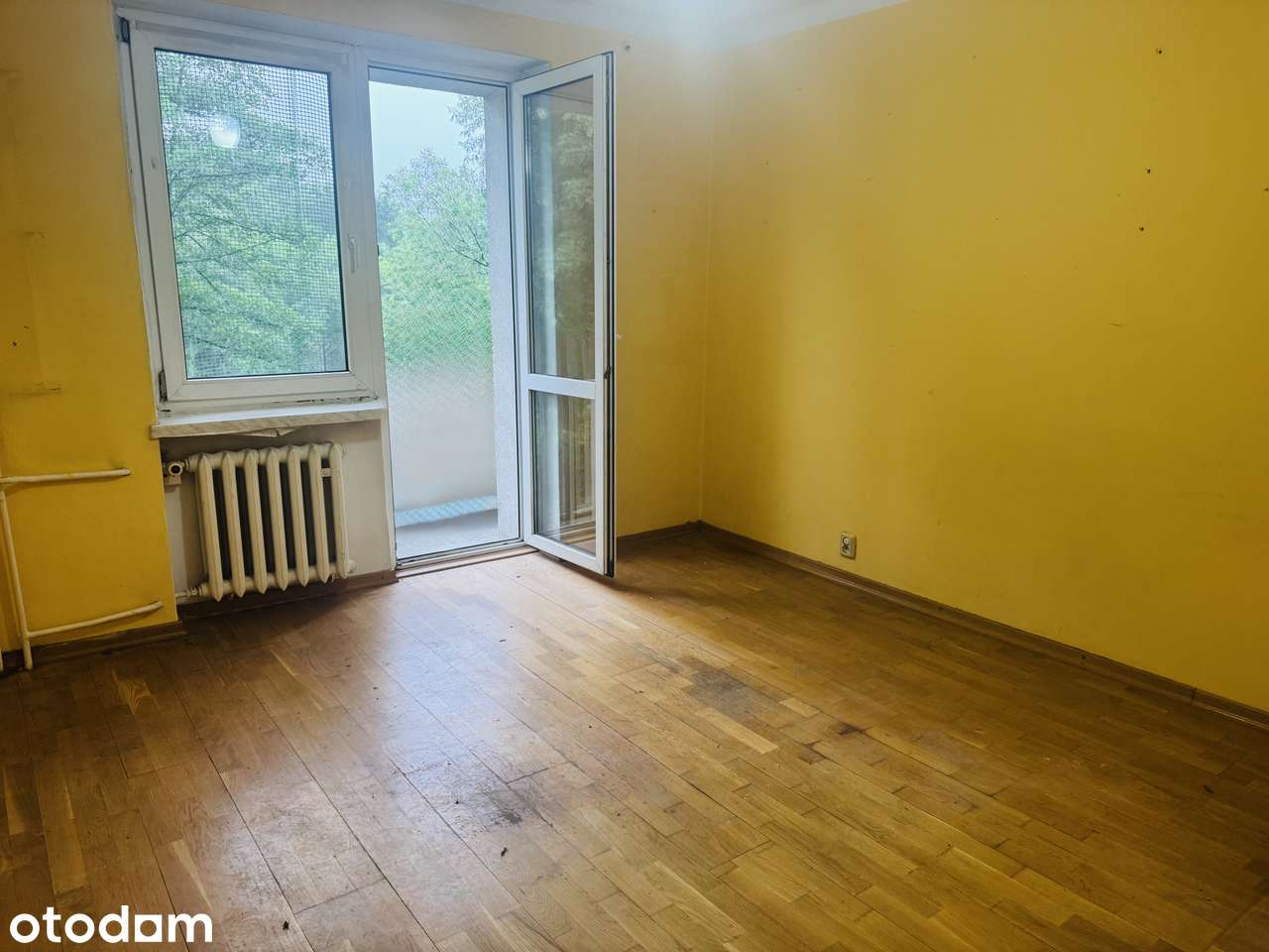 OSIEDLE PIASTOWSKIE ! Do remontu , kawalerka z balkonem , zielono