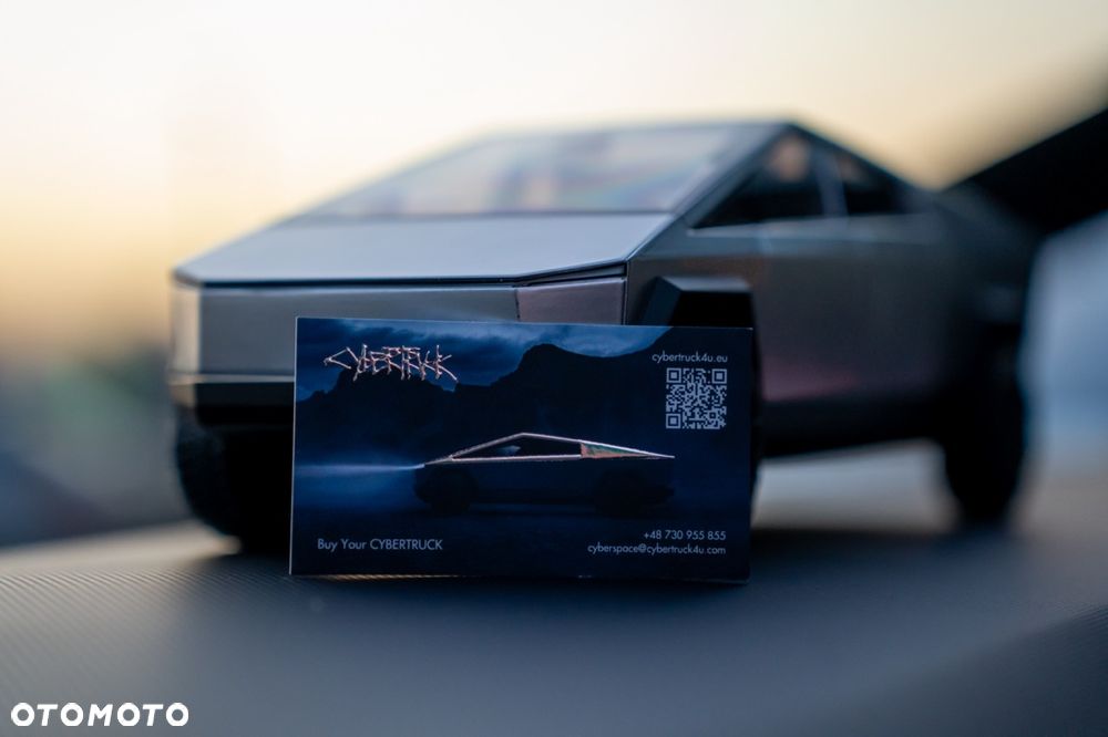 Tesla Cybertruck - 32