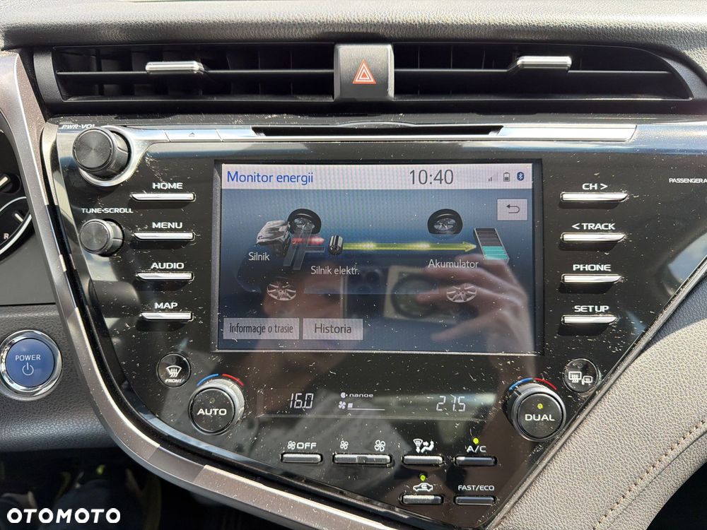 Toyota Camry 2.5 Hybrid Executive CVT - 24