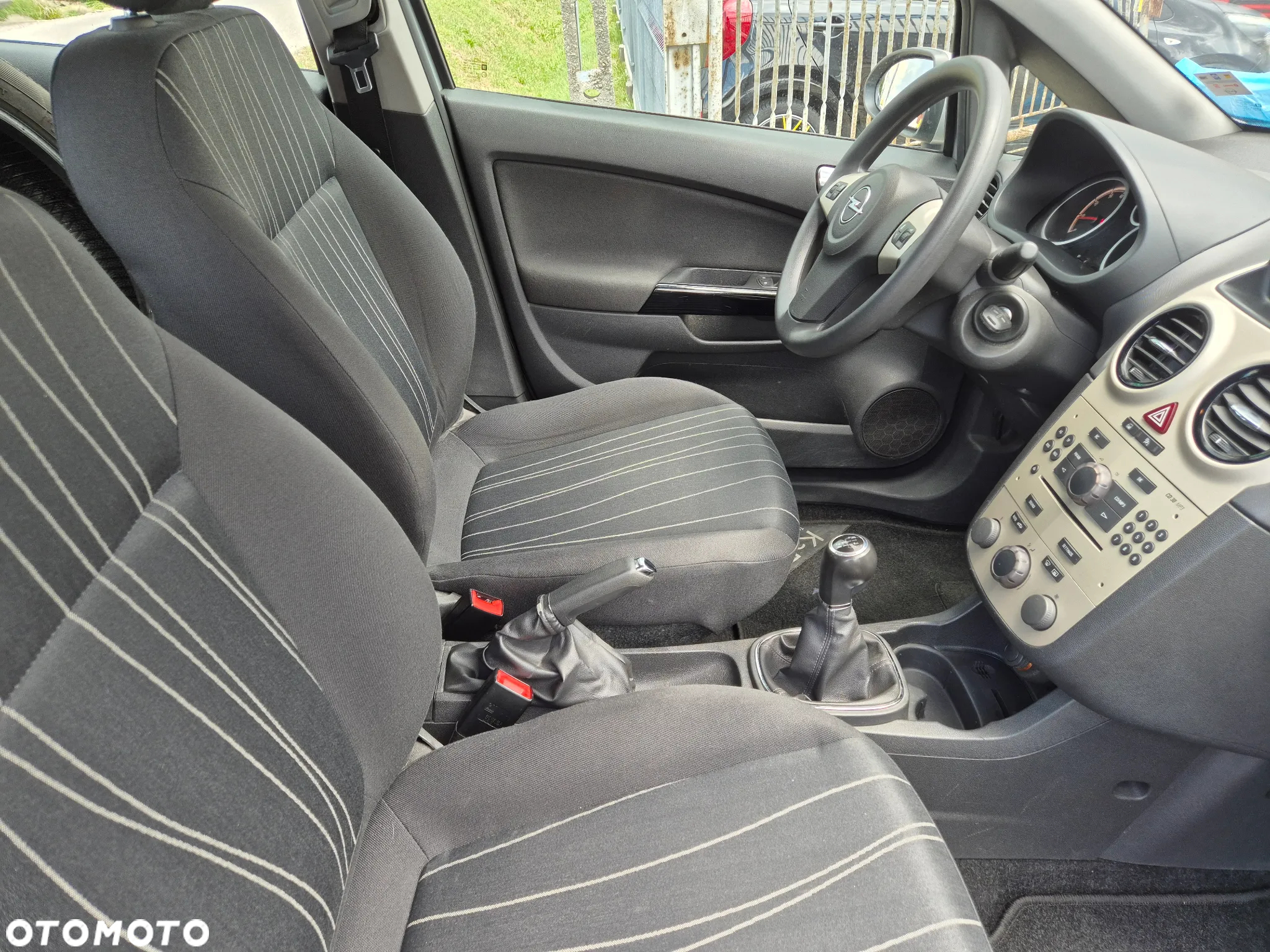 Opel Corsa 1.2 16V Cosmo - 9