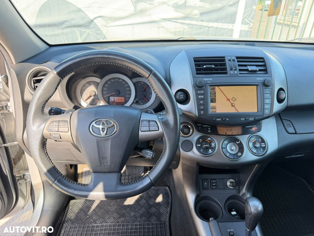 Toyota RAV4 2.2L D-CAT A/T Luxury - 14