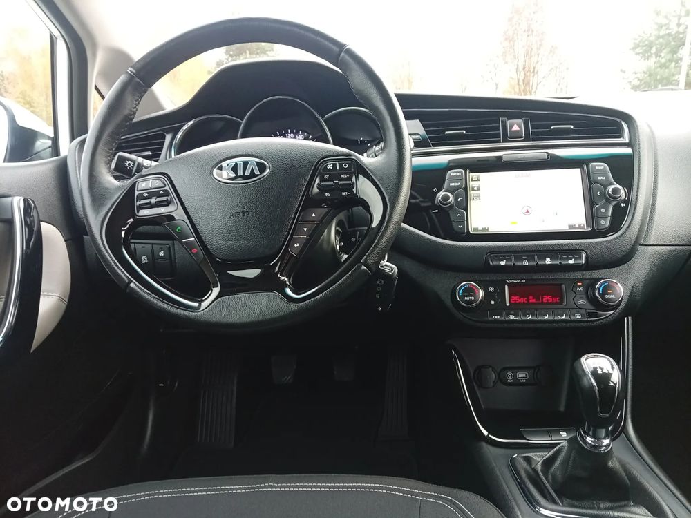Kia Ceed - 36