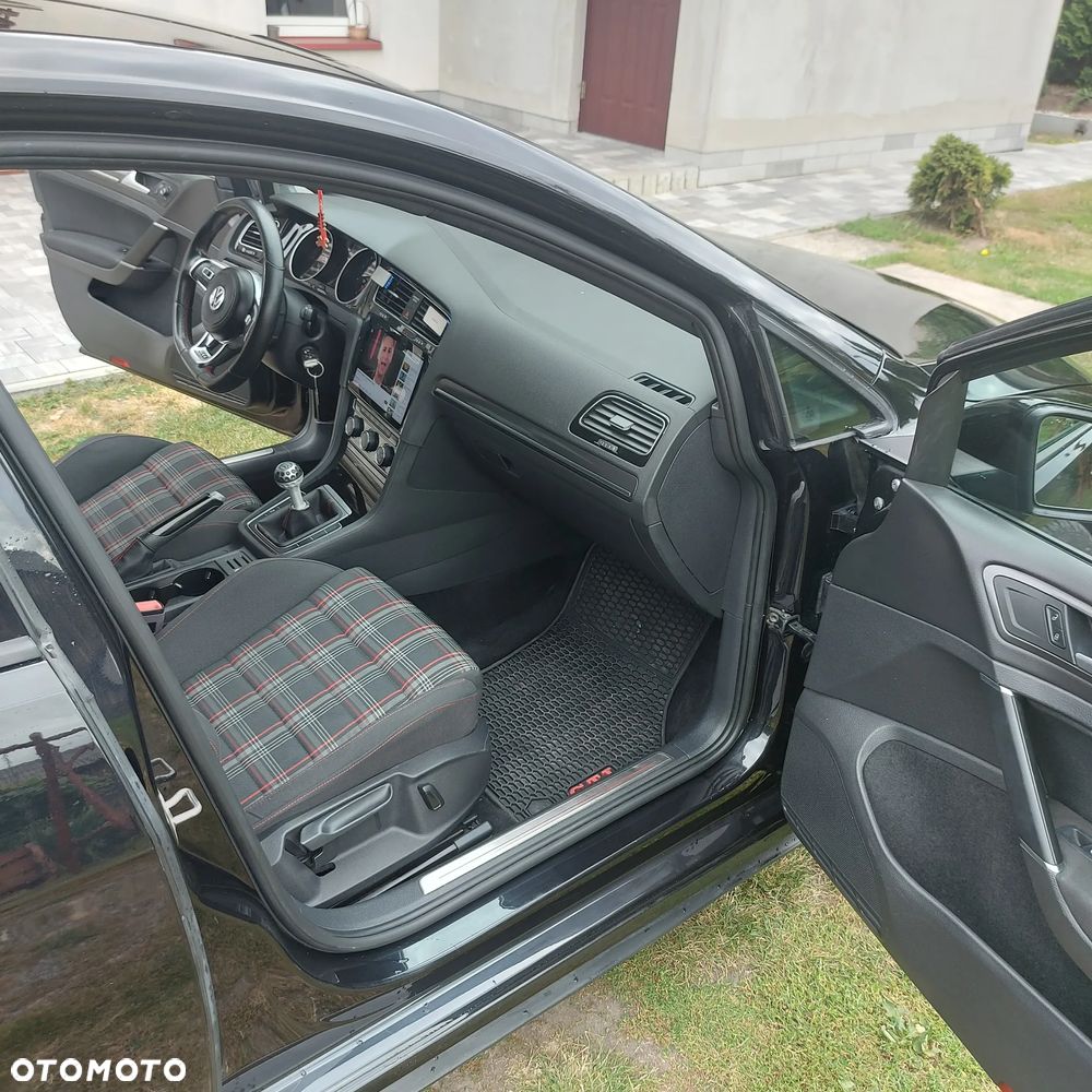 Volkswagen Golf GTI 2.0 TSI OPF Performance - 10