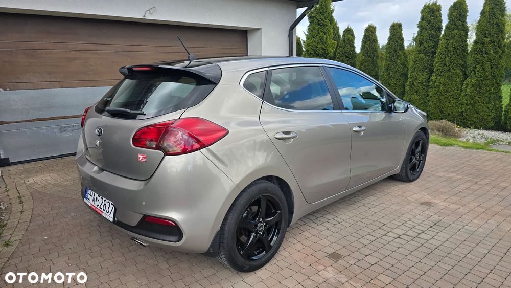 Kia Ceed - 11