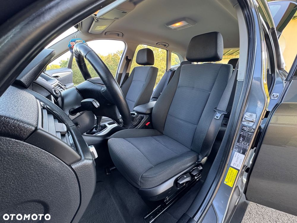 BMW X1 sDrive18d xLine - 25