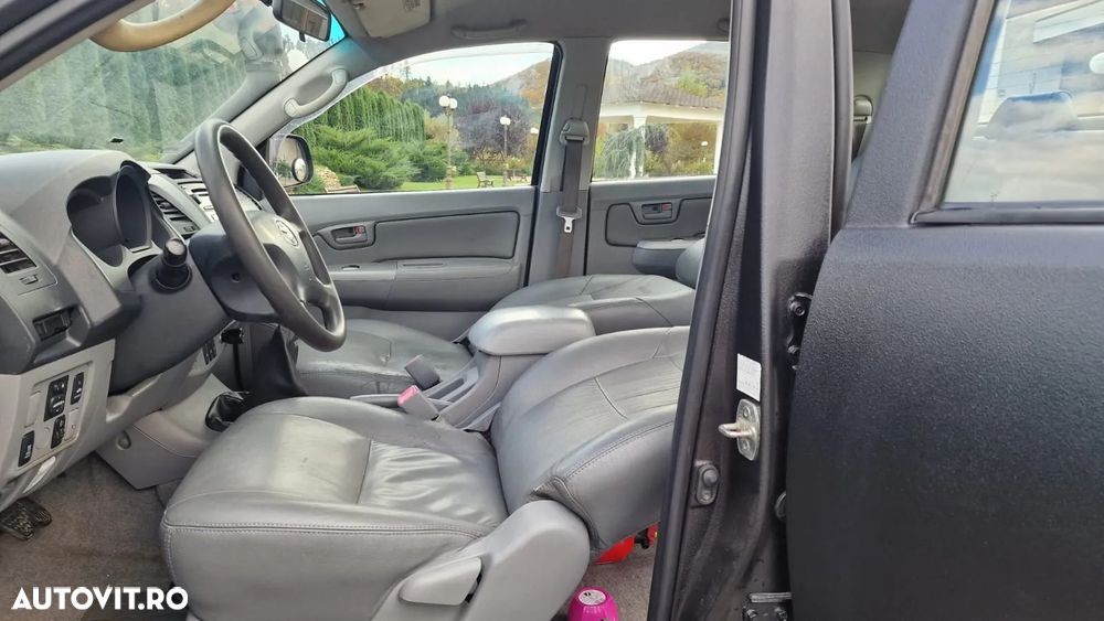 Toyota Hilux 4x4 Double Cab - 7