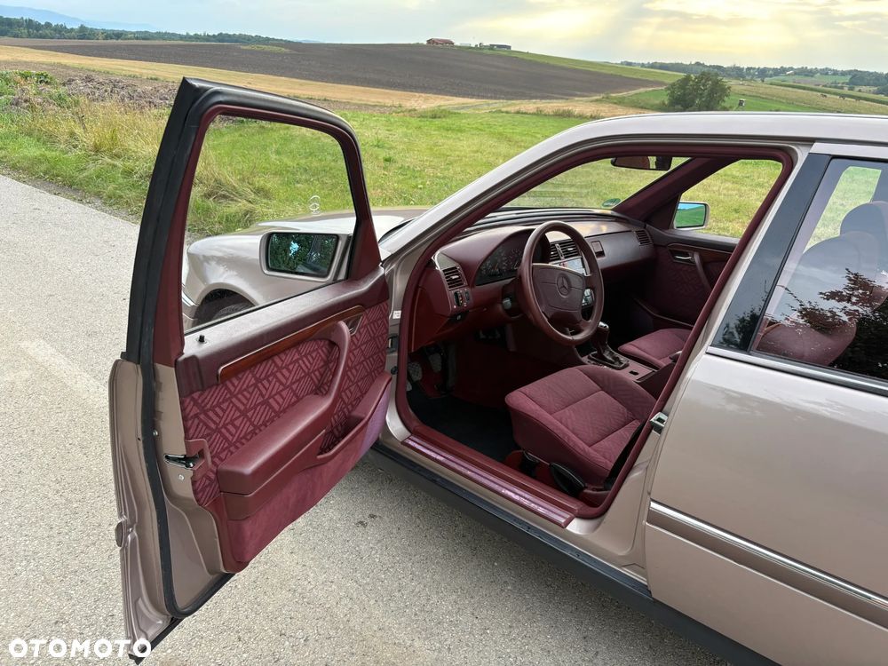 Mercedes-Benz Klasa C 180 Elegance - 9