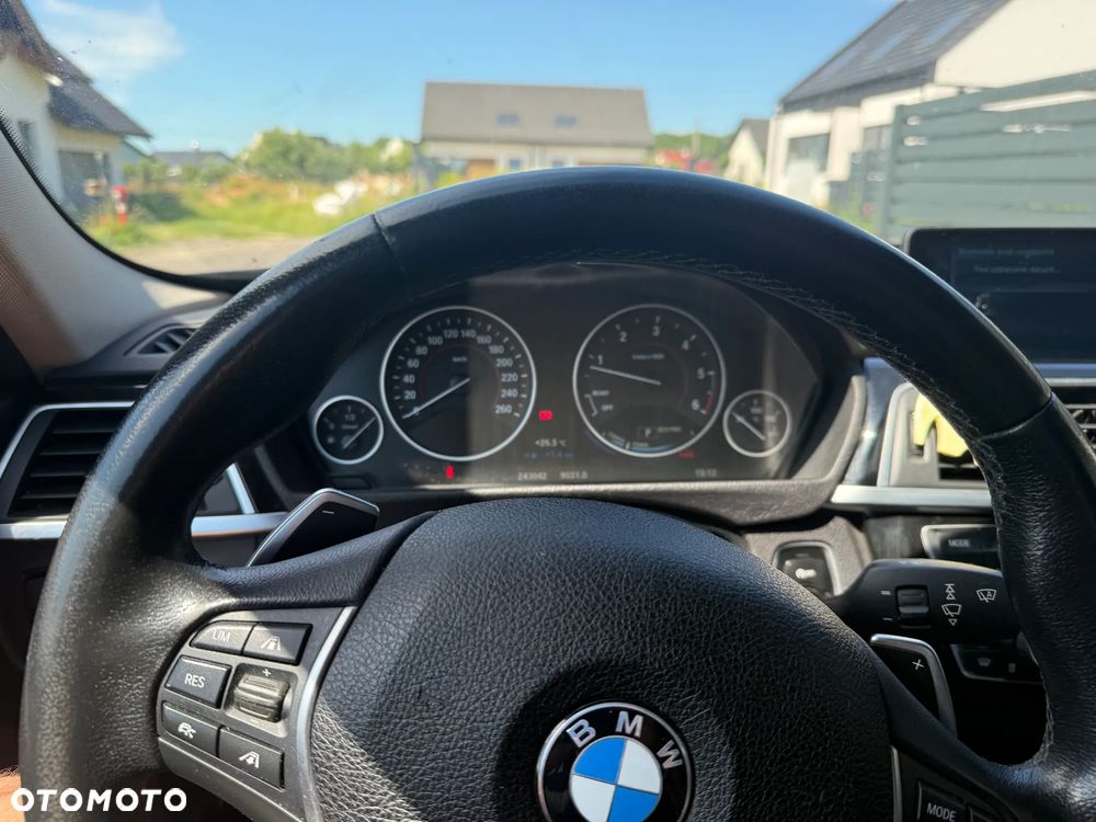 BMW Seria 3 320d Efficient Dynamics - 25