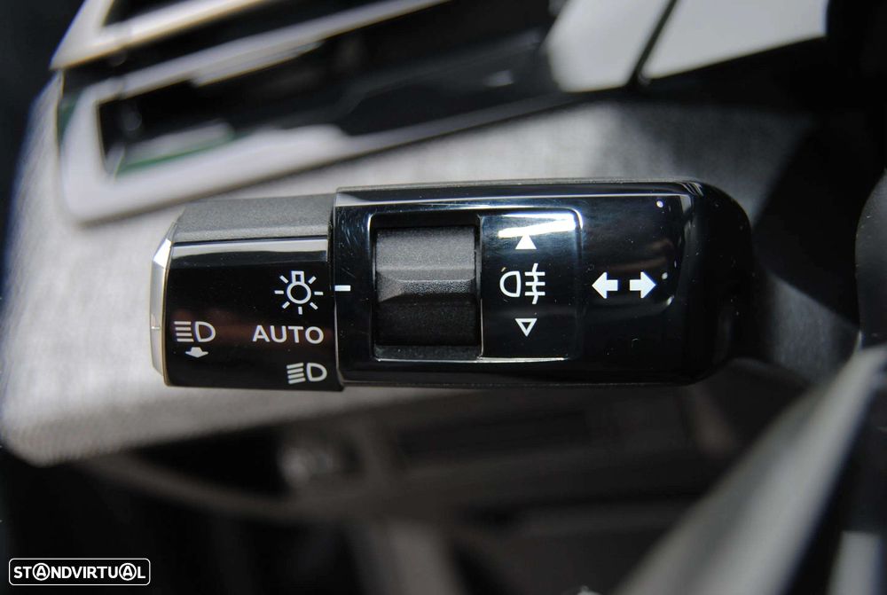 Peugeot 5008 1.2 Hybrid Allure e-DCS6 - 38