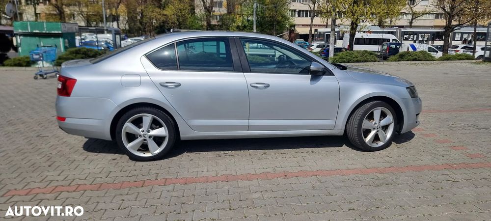 Skoda Octavia 2.0 TDI DSG 4X4 RS - 2