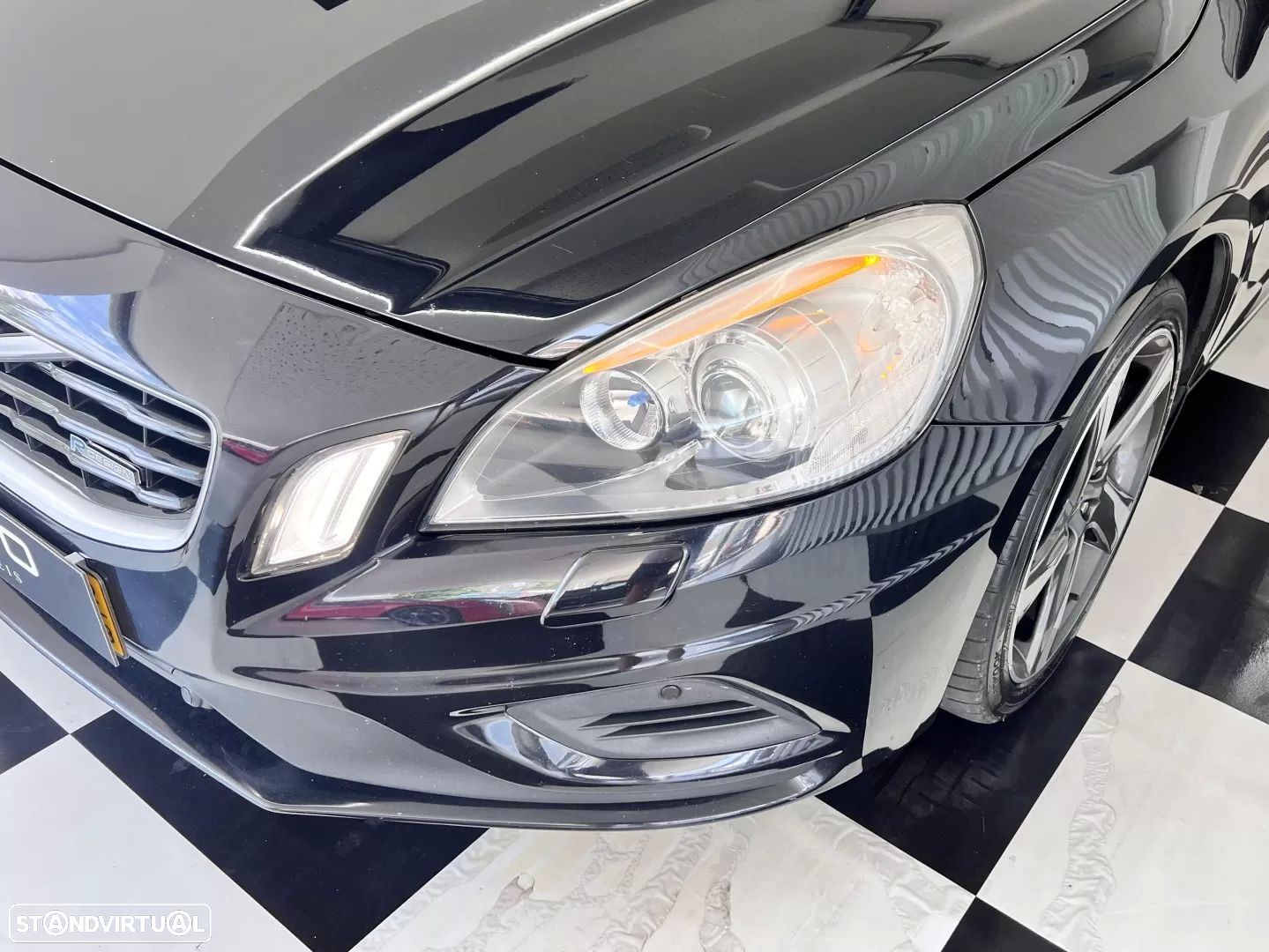 Volvo V60 2.0 D3 R-Design Start/Stop - 4