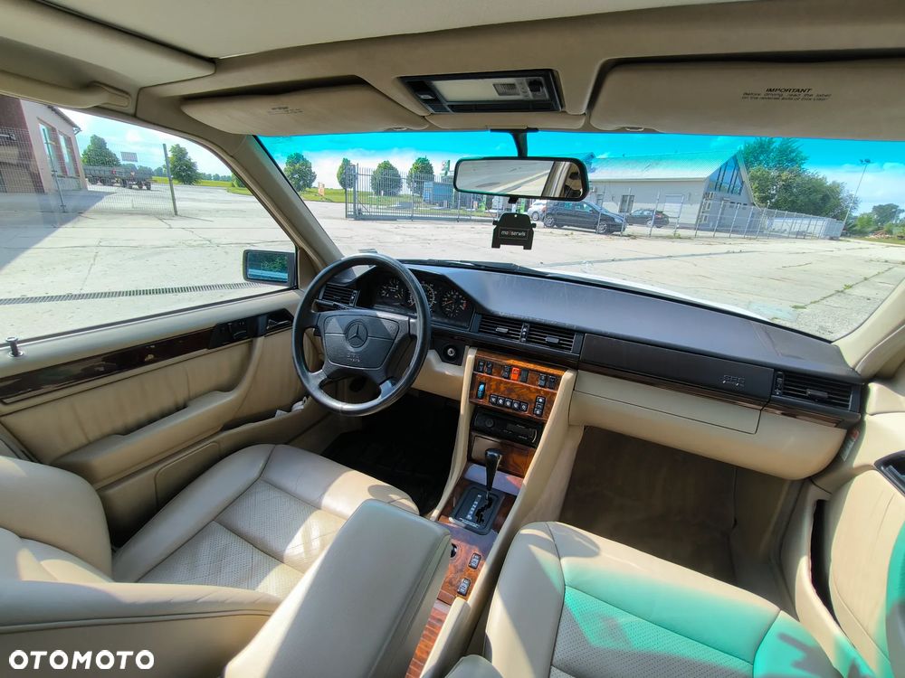 Mercedes-Benz Klasa E 420 - 27