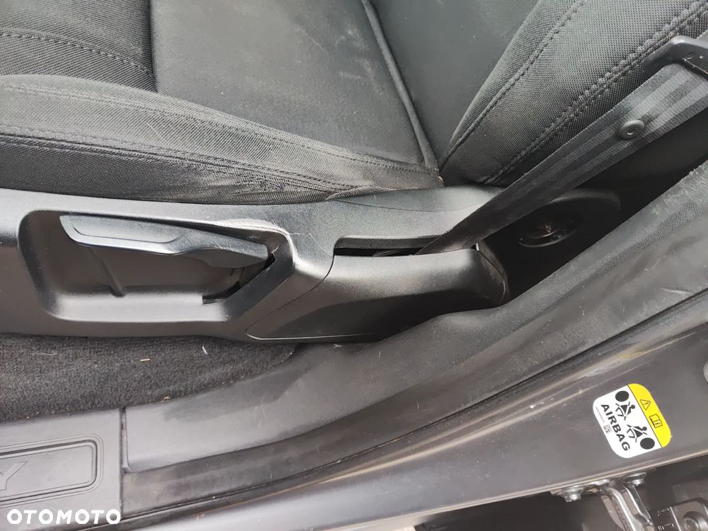 Land Rover Discovery 3.0 SDV6 SE - 15