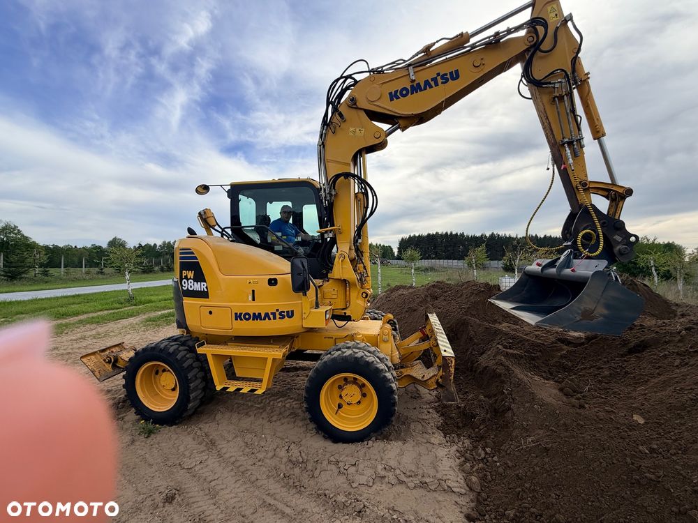 Komatsu 4x4x4 ramię łamane Koparka kołowa KOMATSU  PW98MR-8 10ton 4x4x4 ośki skrętne Ramię 3x łamane BEZ DPF i ADBLUE 4 cyl dodatkowe wyjścia hydr Pług Podpory 2012 szybka zwinna Prosto z importu 1 właściciel Cat TEREX Liebherr Wacker Pw 98 Mr 8 11 - 4
