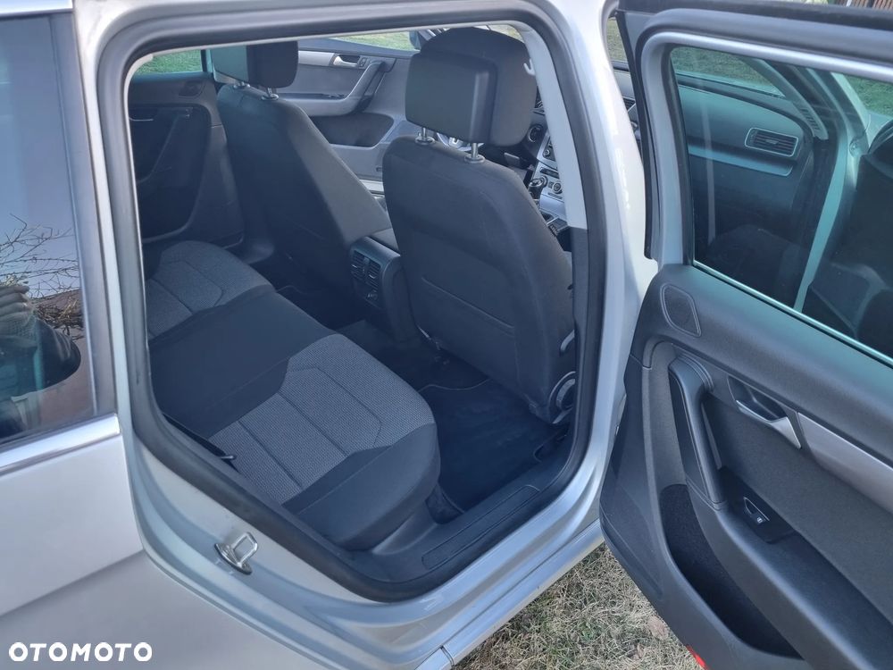 Volkswagen Passat - 11