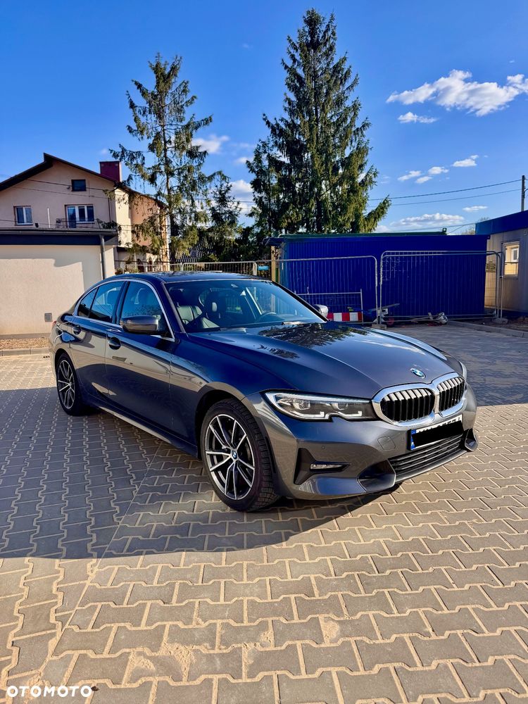 BMW Seria 3 330i xDrive Sport Line - 2