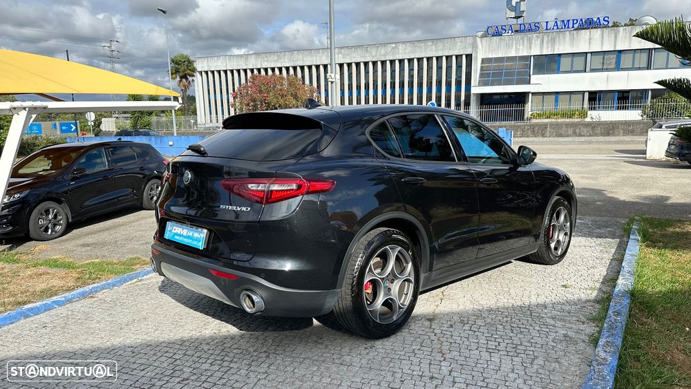 Alfa Romeo Stelvio 2.2 D AT8 - 8
