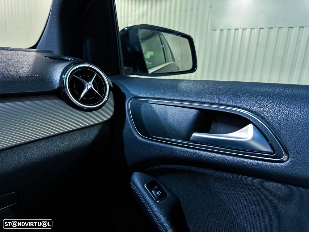 Mercedes-Benz B 180 d Urban - 32