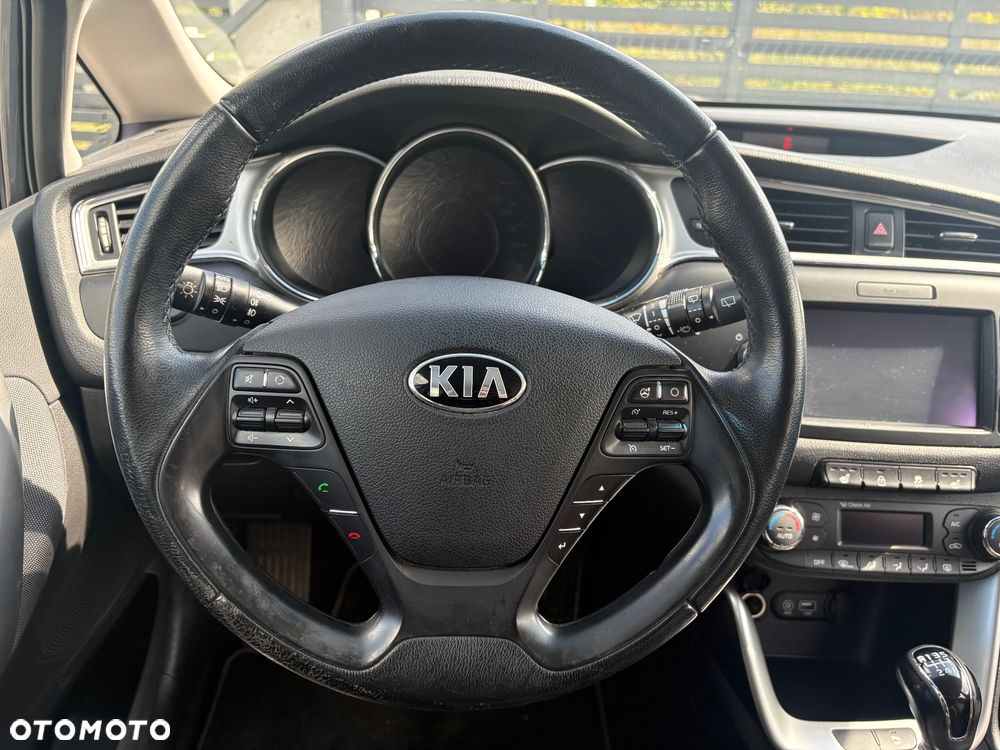 Kia Ceed 1.6 CRDi 136 ISG Dream Team Edition - 10