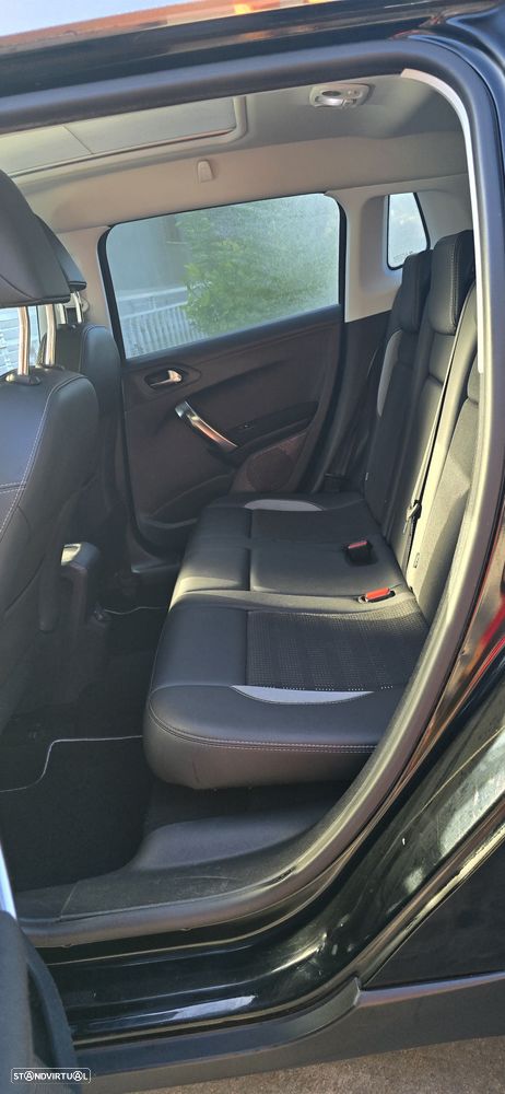 Peugeot 2008 1.6 e-HDi Allure - 9