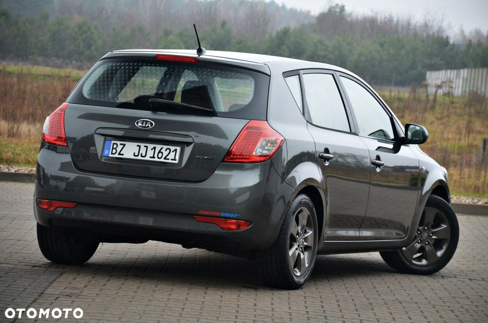 Kia Ceed - 8