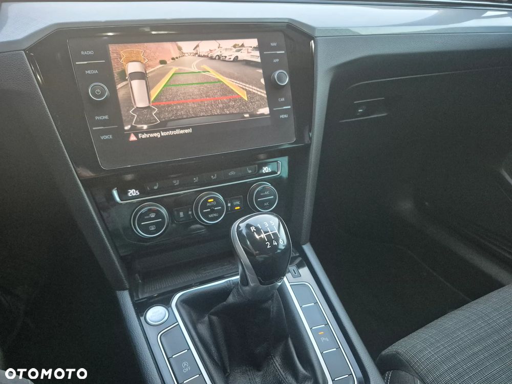 Volkswagen Passat 2.0 TDI (BlueMotion Technology) Comfortline - 21