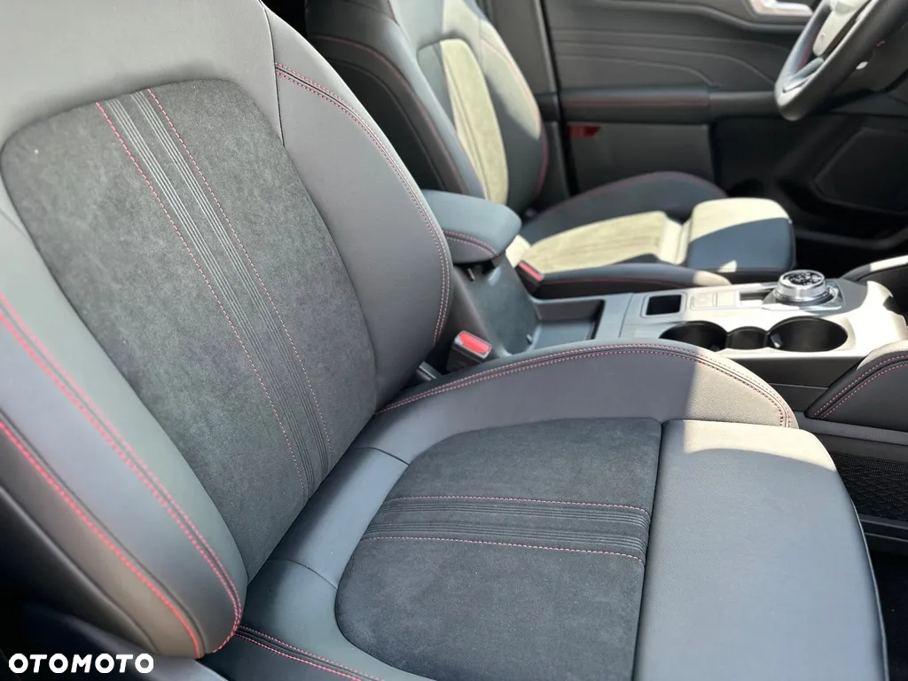 Ford Kuga 2.5 FHEV AWD ST-Line X eCVT - 18