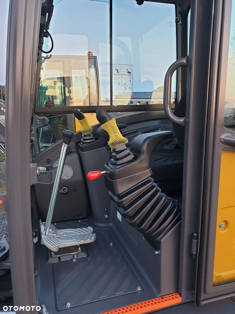 Volvo ECR25D NOWA DOSTĘPNA OD RĘKI, SZYBKOZŁĄCZE, DŁUGIE RAMIĘ, OBRÓT W OBRYSIE - 6