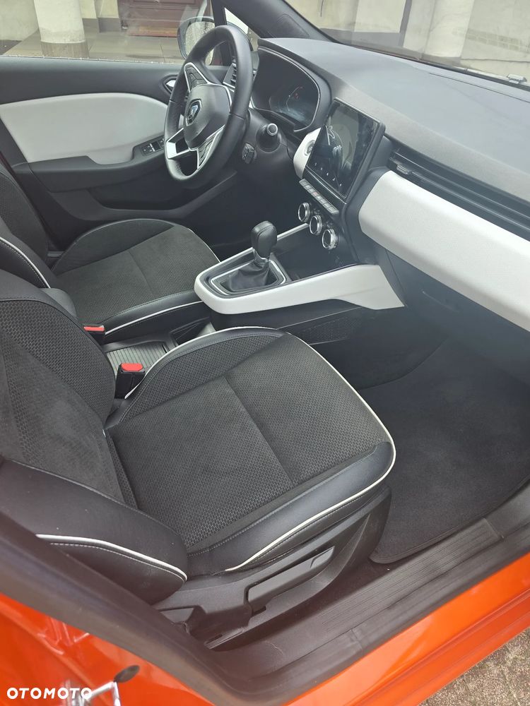 Renault Clio TCe 90 X-tronic INTENS - 24