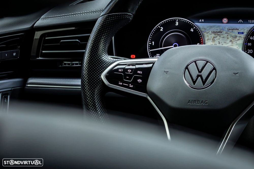 VW Touareg 3.0 TDI V6 R-Line - 16