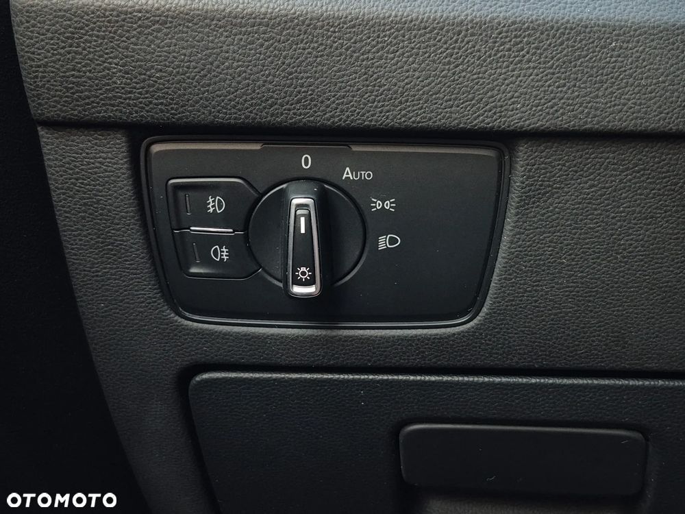 Volkswagen Passat Variant 1.6 TDI SCR DSG Comfortline - 20