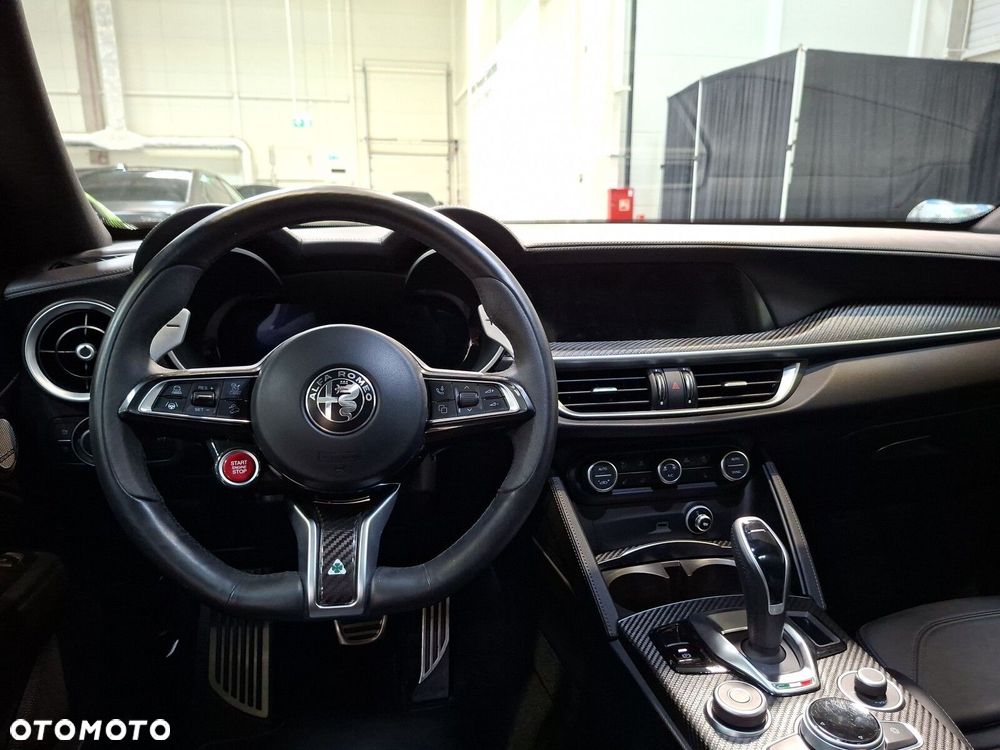 Alfa Romeo Stelvio - 15