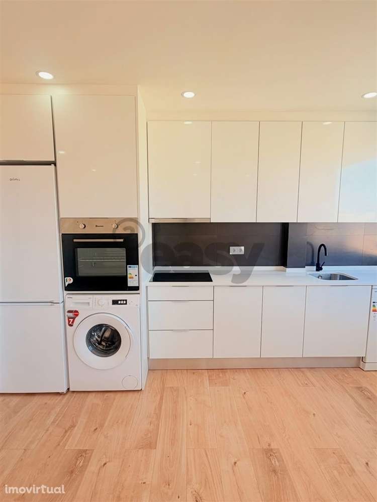 T4 Totalmente Remodelado na Zona Nobre da Damaia - Grande imagem: 4/27