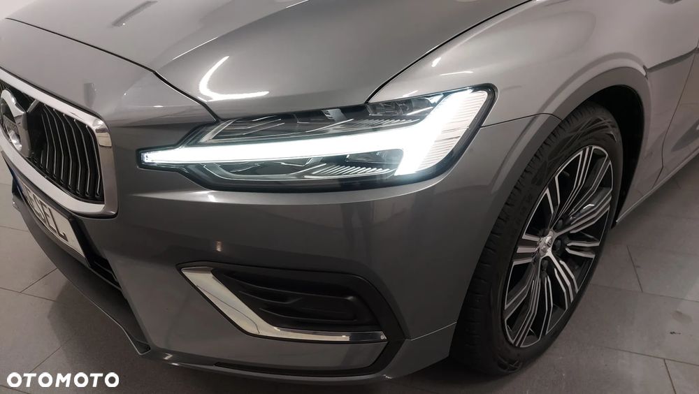 Volvo V60 D4 R-Design - 12