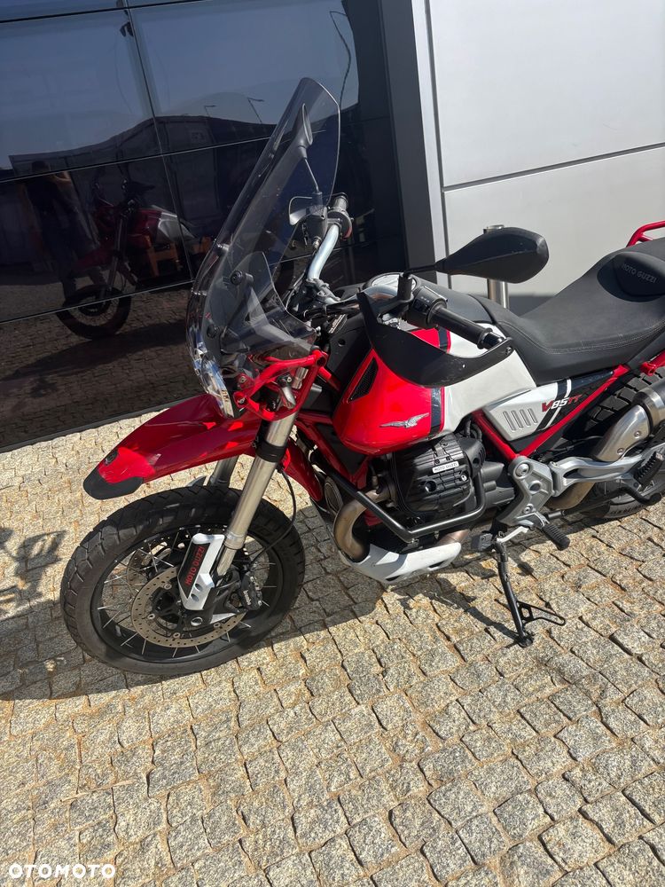 Moto Guzzi V85 - 2
