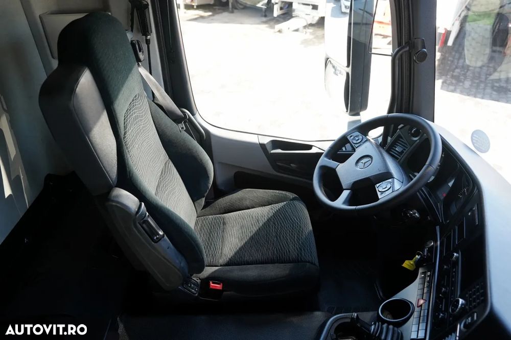 Mercedes-Benz ANTOS 1835 / CAMION RIGID / CAROSERIE CU PRELATĂ - 6,1 M / PLATFORMĂ HIDRAULICĂ DHOLLANDIA - 2.000 KG / EURO 6 - 28