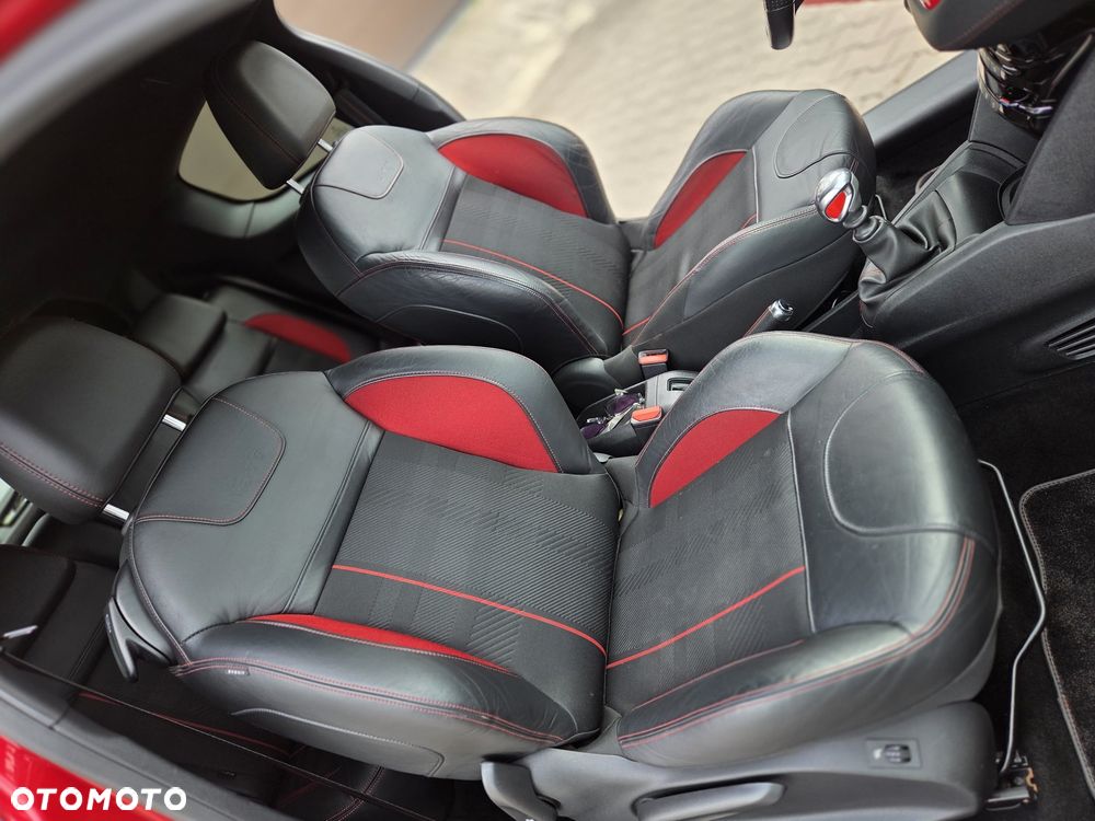 Peugeot 208 1.6 THP GTi - 15