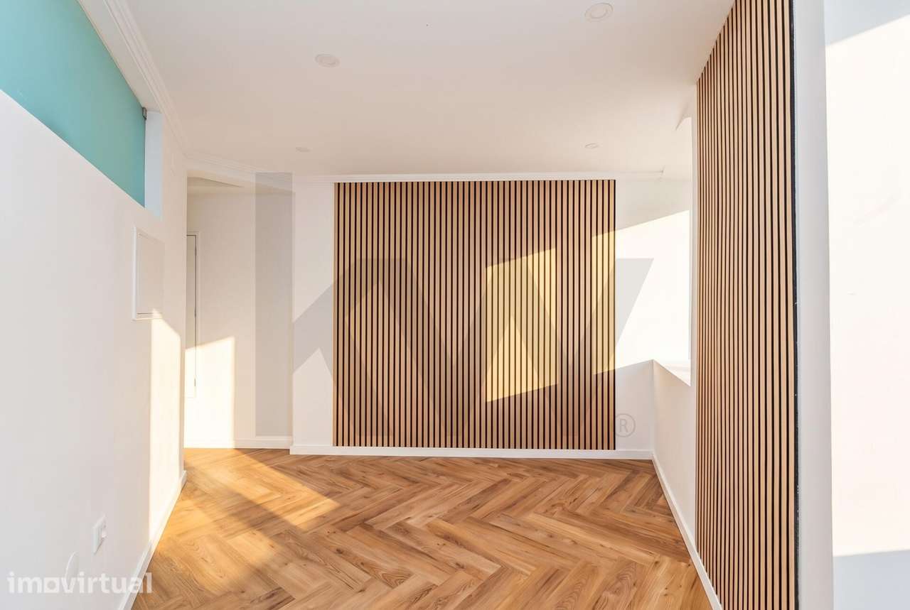 Apartamento T2 com logradouro completamente remodelado à venda na Este - Grande imagem: 2/37