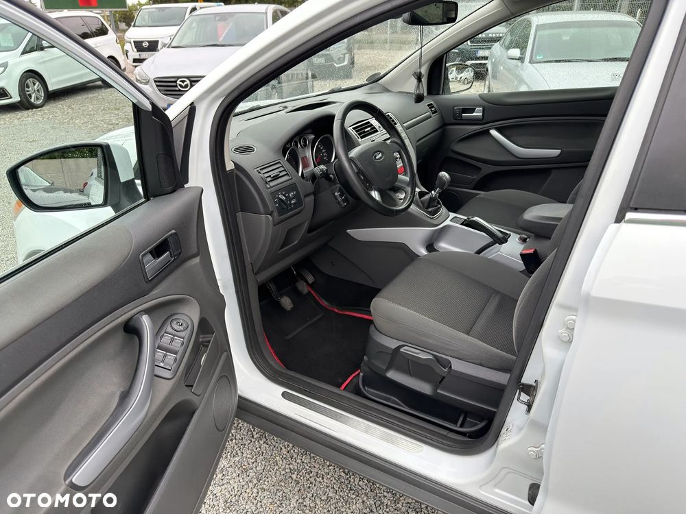 Ford Kuga 2.0 TDCi 2x4 Titanium - 16