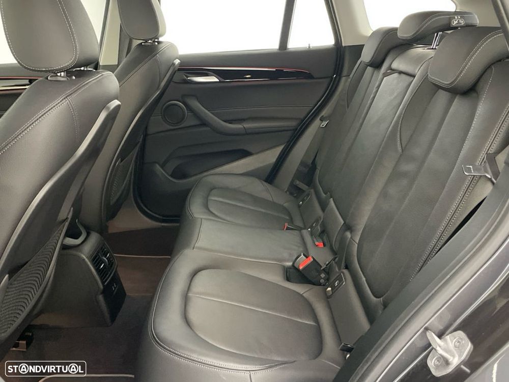 BMW X1 16 d sDrive Advantage Auto — fotografia 12