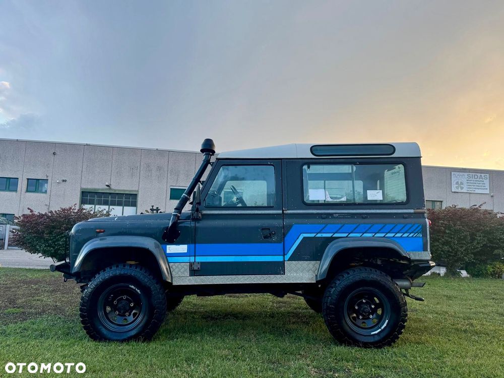 Land Rover Defender - 2