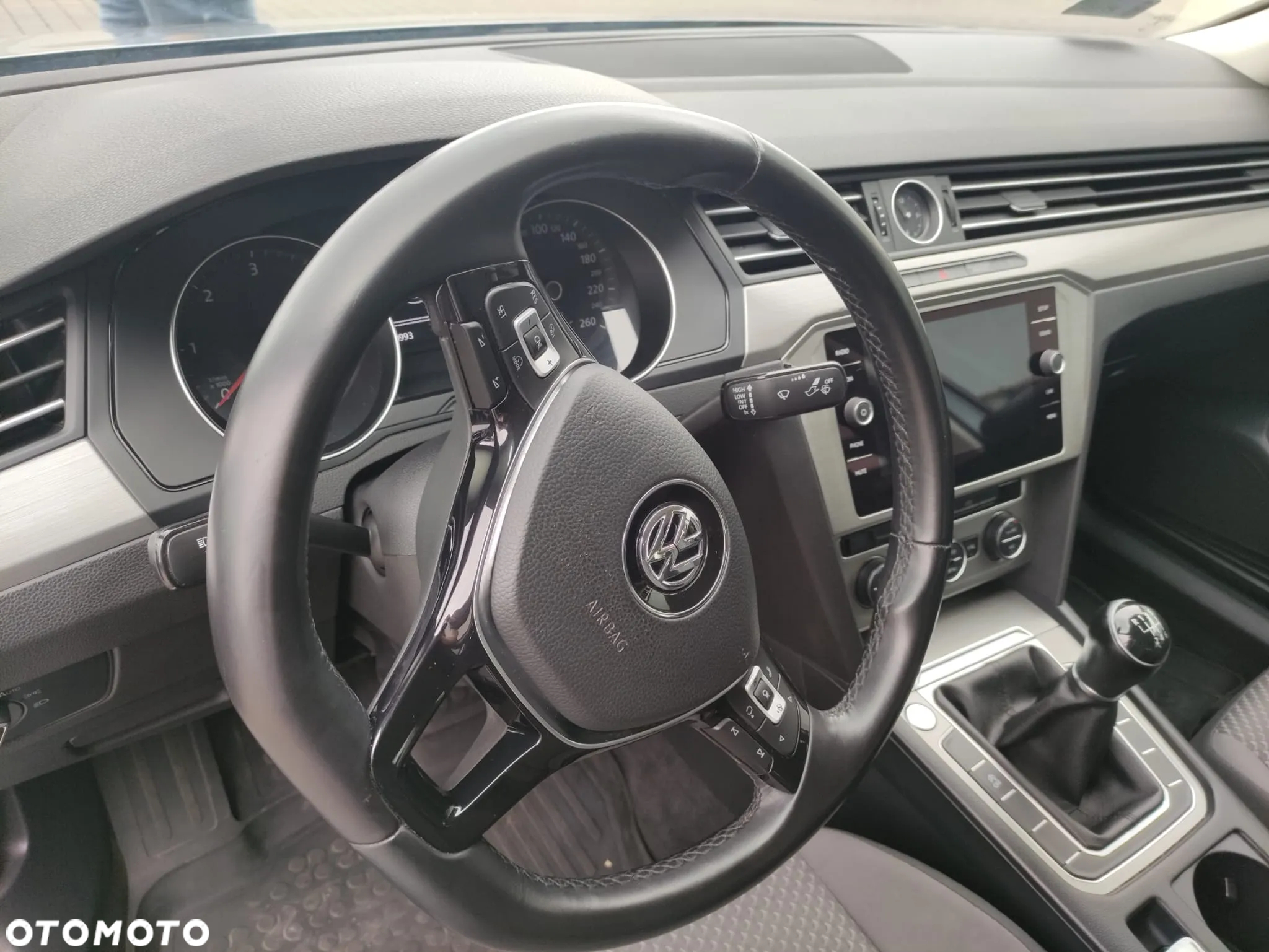 Volkswagen Passat 1.6 TDI BMT Comfortline - 5