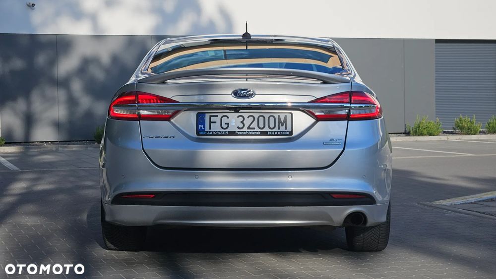 Ford Fusion - 32