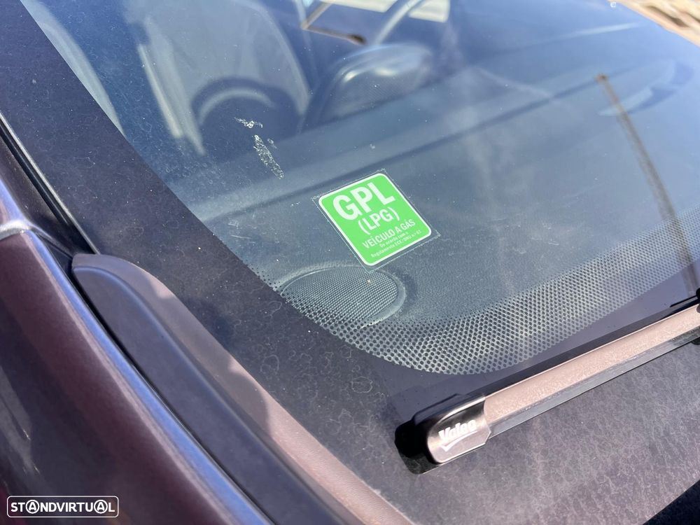 Renault Clio 0.9 TCe Limited Bi-Fuel - 16