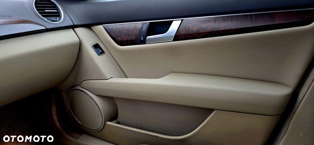 Mercedes-Benz Klasa C 250 CDI BlueEff Elegance 4-Matic - 24