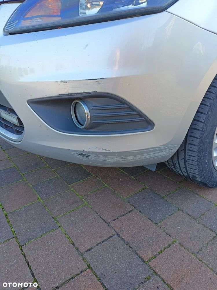 Ford Focus 1.8 FF Ghia - 12