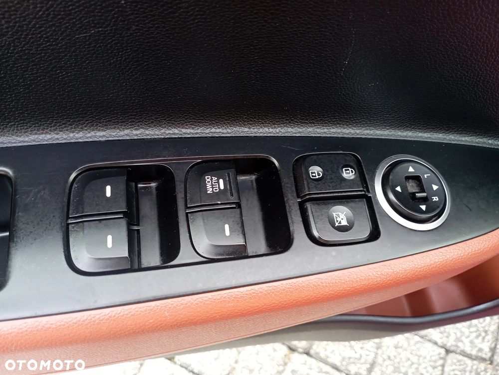 Hyundai i10 1.2 Fifa World Cup Edition - 10